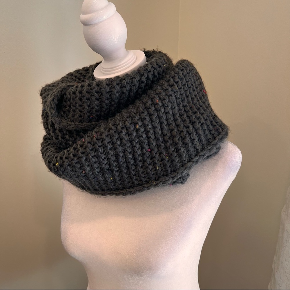 REI Coop Gray Infinity Chunky Scarf Acrylic Outdoor Granola Girl Hippy Boho Hike - Picture 3 of 6